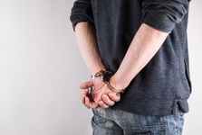 Přišel na dvůr a ukradl elektrokoloběžku. Ve Velké Bíteši řádil zloděj